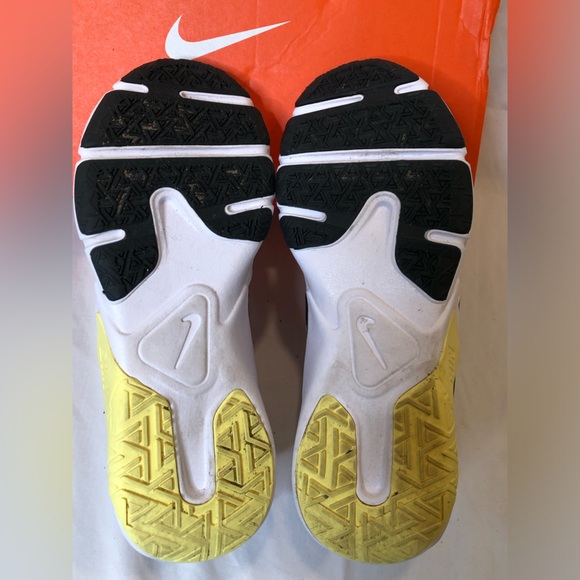 Nike Women’s Legend Essential 2 Training Shoes - Size 6 - Picture 3 of 9